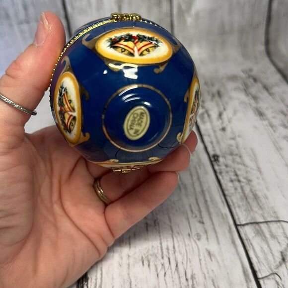 Mr. Christmas Blue Porcelain Egg Music Box Ornament Trinket WORKS - Picture 5 of 7